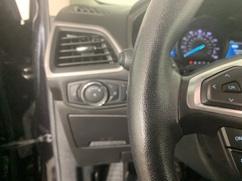 Used 2022 Ford Edge SEL image 16