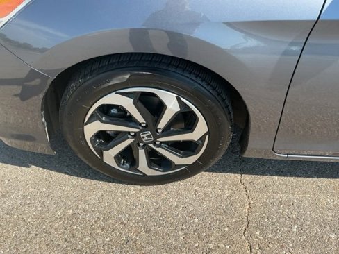Used 2017 Honda Accord EX-L image 9