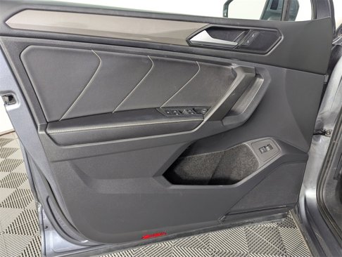 Used 2022 Volkswagen Tiguan SE image 17
