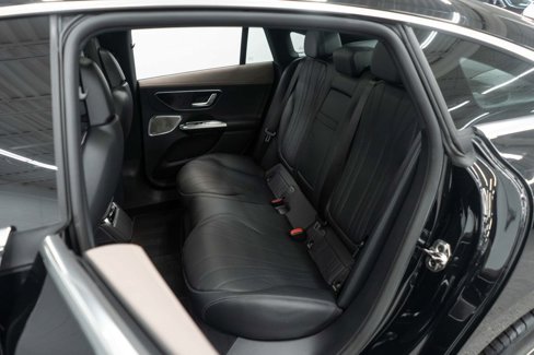 Used 2023 Mercedes-Benz EQE 500 4MATIC Sedan image 34