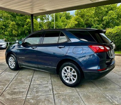 Used 2018 Chevrolet Equinox LS image 2