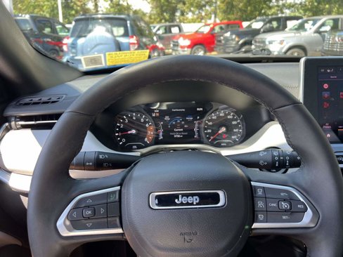 Used 2024 Jeep Compass Limited image 30