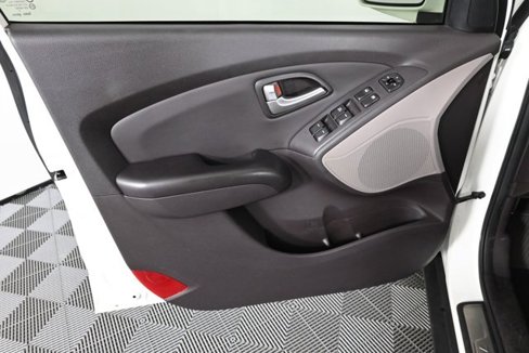 Used 2010 Hyundai Tucson Limited image 18