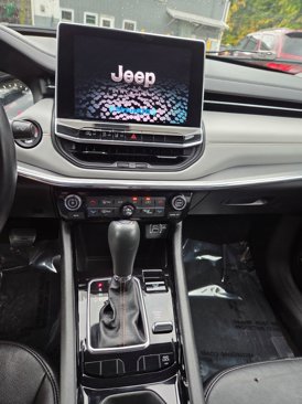 Used 2022 Jeep Compass Limited w/ Sun and Sound Group image 12