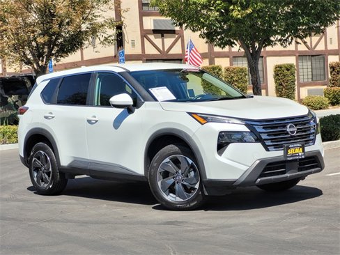Used 2024 Nissan Rogue SV image 2