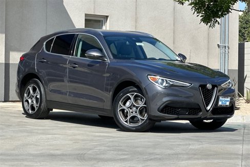 Used 2018 Alfa Romeo Stelvio Sport w/ Cold Weather Package image 2