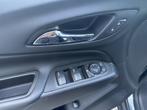 Used 2021 Chevrolet Equinox LT image 17