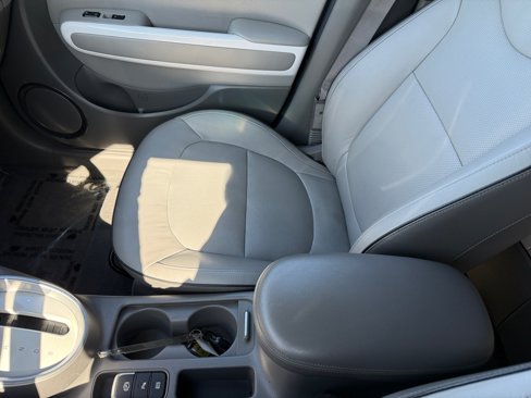 Used 2017 Kia Soul EV + image 14