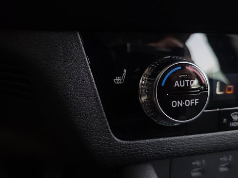 New 2025 Mitsubishi Outlander SE image 17