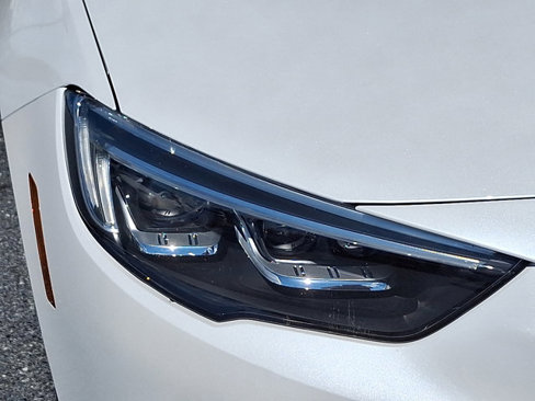 Used 2020 Buick Regal Avenir w/ Driver Confidence Package II image 10