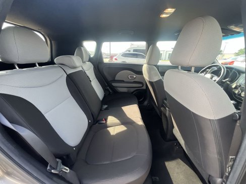 Used 2016 Kia Soul image 29