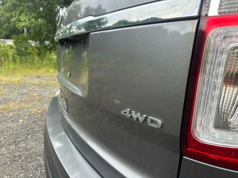 Used 2013 Ford Explorer XLT image 10
