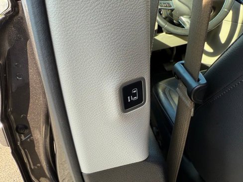 Used 2021 Chrysler Pacifica Touring-L image 23