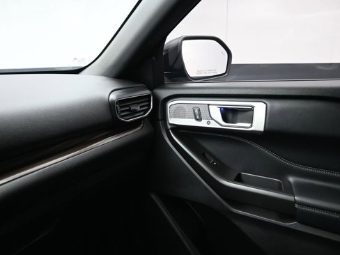 Used 2020 Ford Explorer Limited image 22