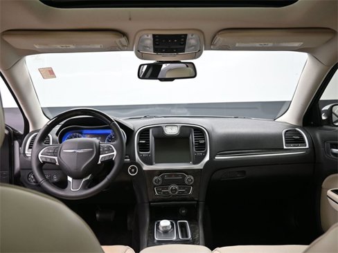 Used 2016 Chrysler 300 C image 26