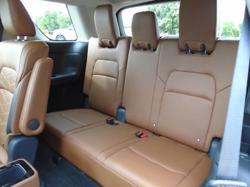 Used 2023 Nissan Pathfinder Platinum image 12