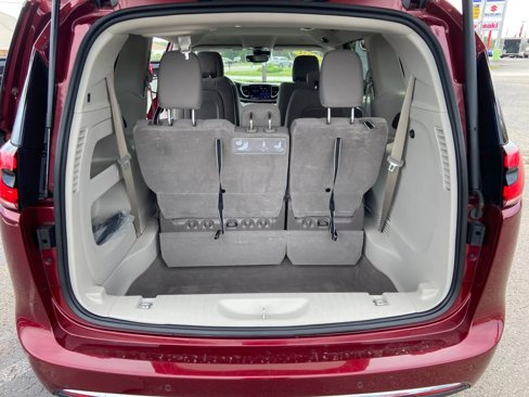 Used 2021 Chrysler Pacifica Touring image 20
