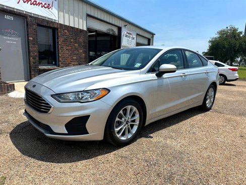 Used 2019 Ford Fusion SE image 2