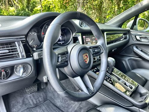 Certified 2024 Porsche Macan image 18