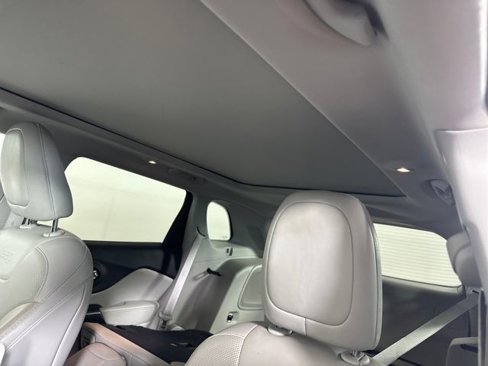 Used 2019 Jeep Cherokee Limited image 12