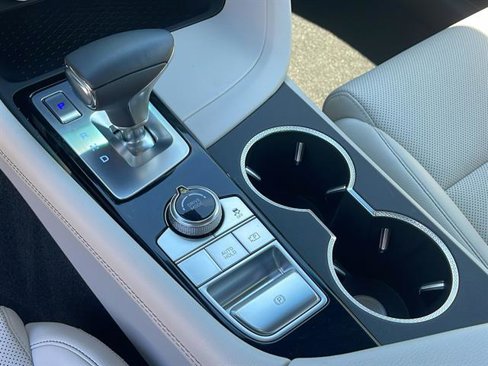 Used 2025 Genesis G70 2.5T image 22