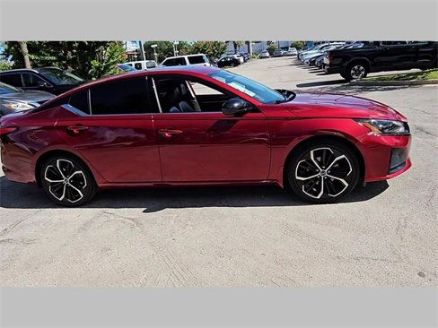 Used 2023 Nissan Altima 2.5 SR image 28