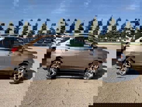 Used 2019 Chevrolet Equinox Premier image 2