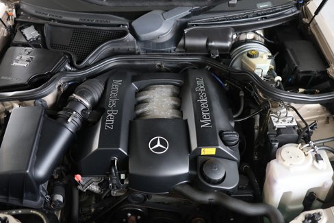 Used 2000 Mercedes-Benz E 320 Sedan image 30