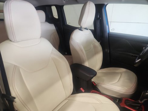 Used 2015 Jeep Renegade Trailhawk image 9