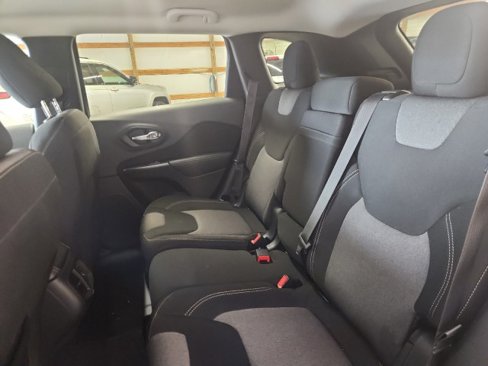 Used 2014 Jeep Cherokee Latitude image 14