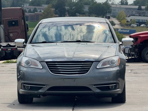 Used 2011 Chrysler 200 Limited image 3