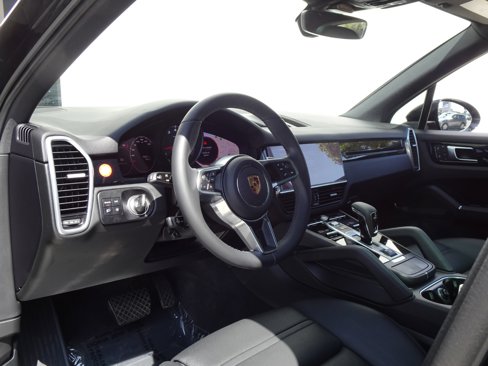 Used 2022 Porsche Cayenne Platinum Edition image 12