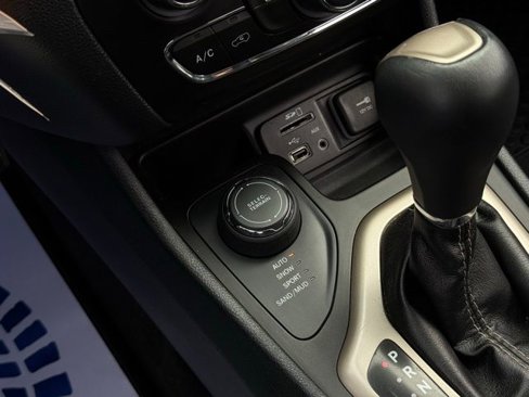 Used 2016 Jeep Cherokee Sport w/ Cold Weather Group image 28