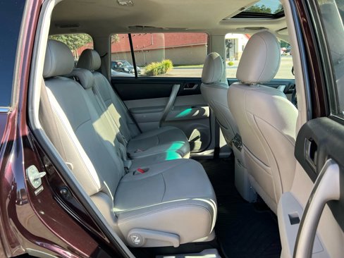 Used 2013 Toyota Highlander SE image 22