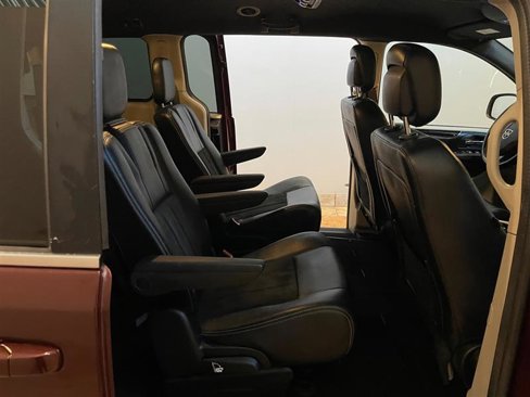 Used 2019 Dodge Grand Caravan SXT image 14