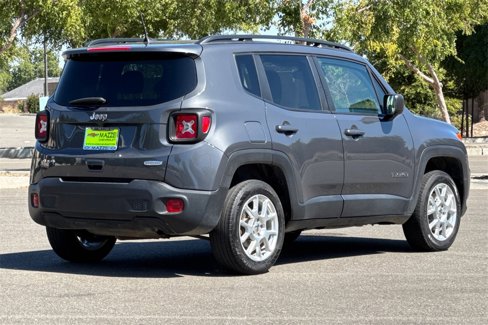 Used 2022 Jeep Renegade Latitude image 9