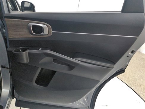 Used 2021 Kia Sorento EX w/ Panoramic Sunroof Package image 43