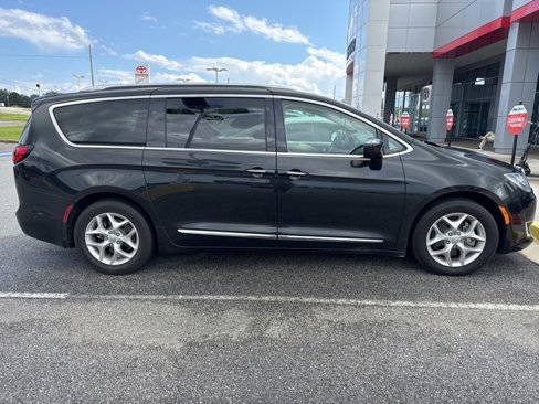 Used 2018 Chrysler Pacifica Touring-L Plus w/ Advanced Safetytec Group image 3