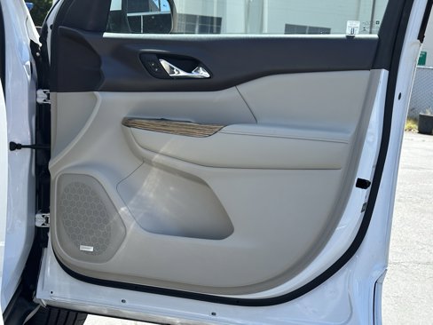 Used 2017 GMC Acadia Denali w/ Technology Package image 11