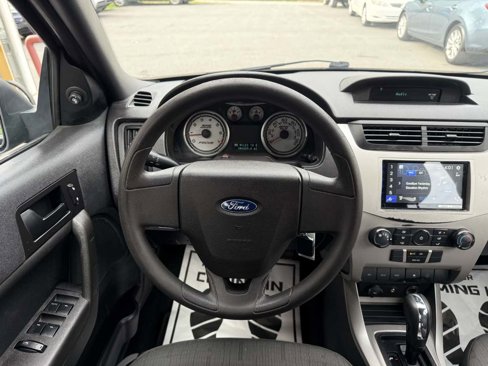 Used 2010 Ford Focus SE image 14