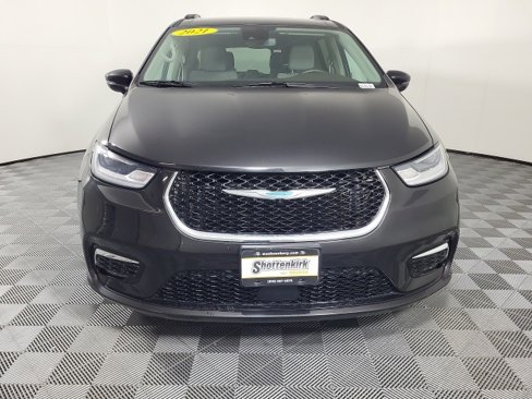 Used 2021 Chrysler Pacifica Touring w/ Cold Weather Group image 2