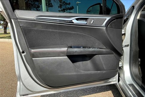 Used 2015 Ford Fusion SE image 20