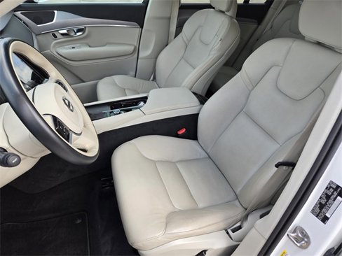 Used 2022 Volvo XC90 T5 Momentum w/ Climate Package image 28