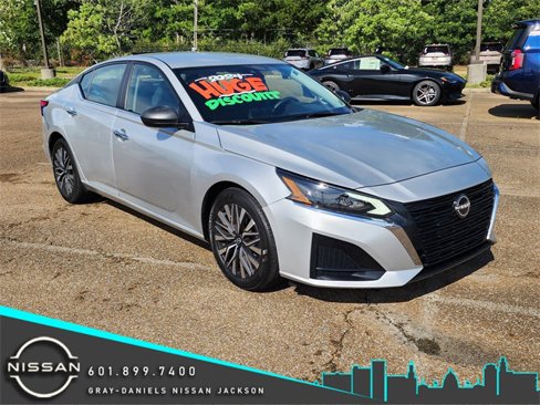 Used 2024 Nissan Altima 2.5 SV image 1