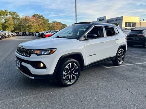 Used 2022 Jeep Compass Limited w/ Sun and Sound Group image 2