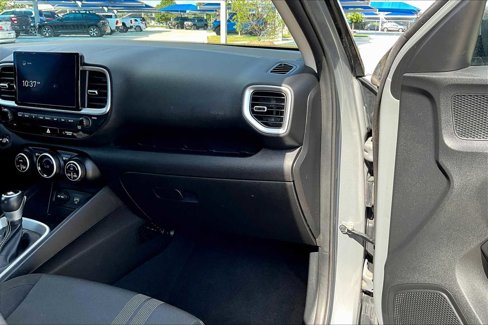 Used 2021 Hyundai Venue SEL w/ Premium Package image 18