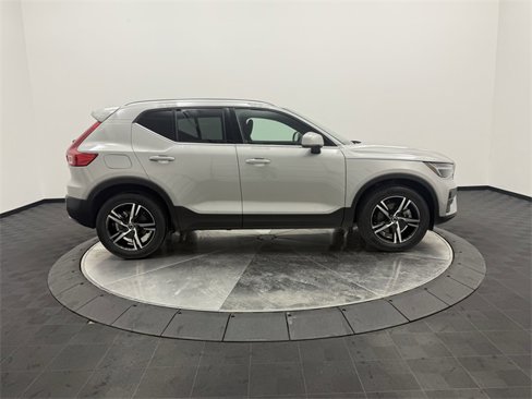 Certified 2025 Volvo XC40 B5 Core image 8