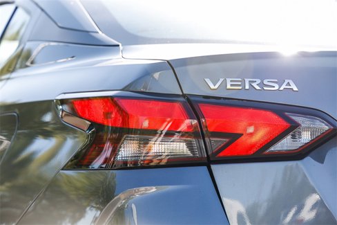 Used 2025 Nissan Versa SV image 8