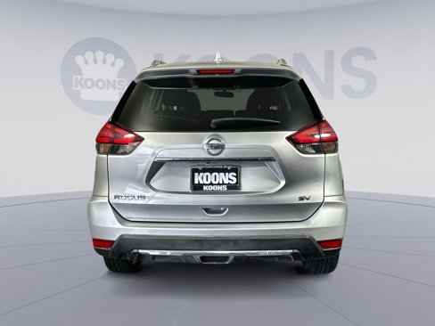 Used 2017 Nissan Rogue SV image 5