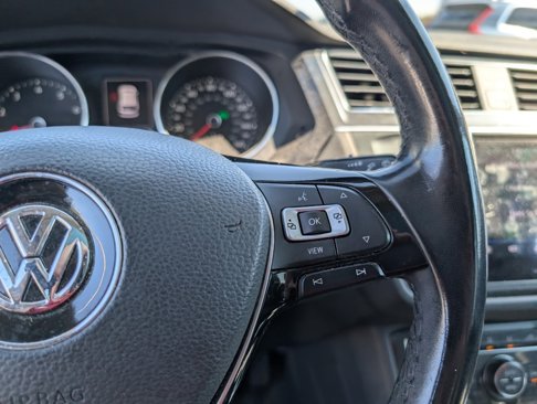 Used 2019 Volkswagen Tiguan SE w/ Panoramic Sunroof Package image 18